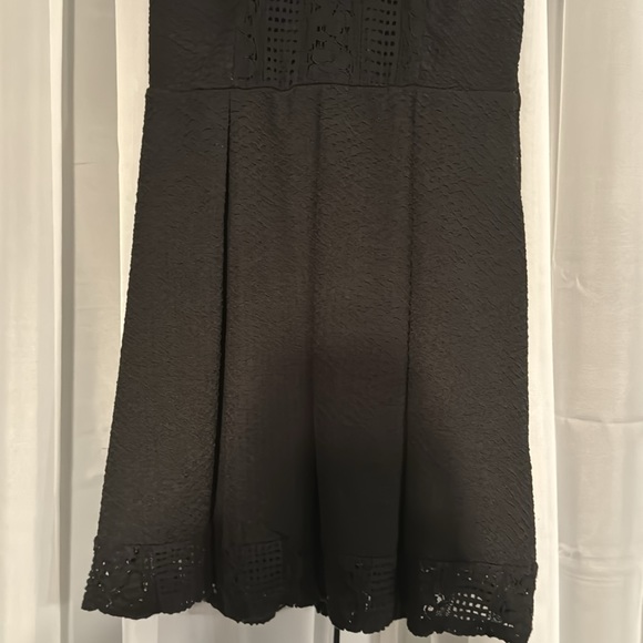 Black lace dress - Picture 3 of 4